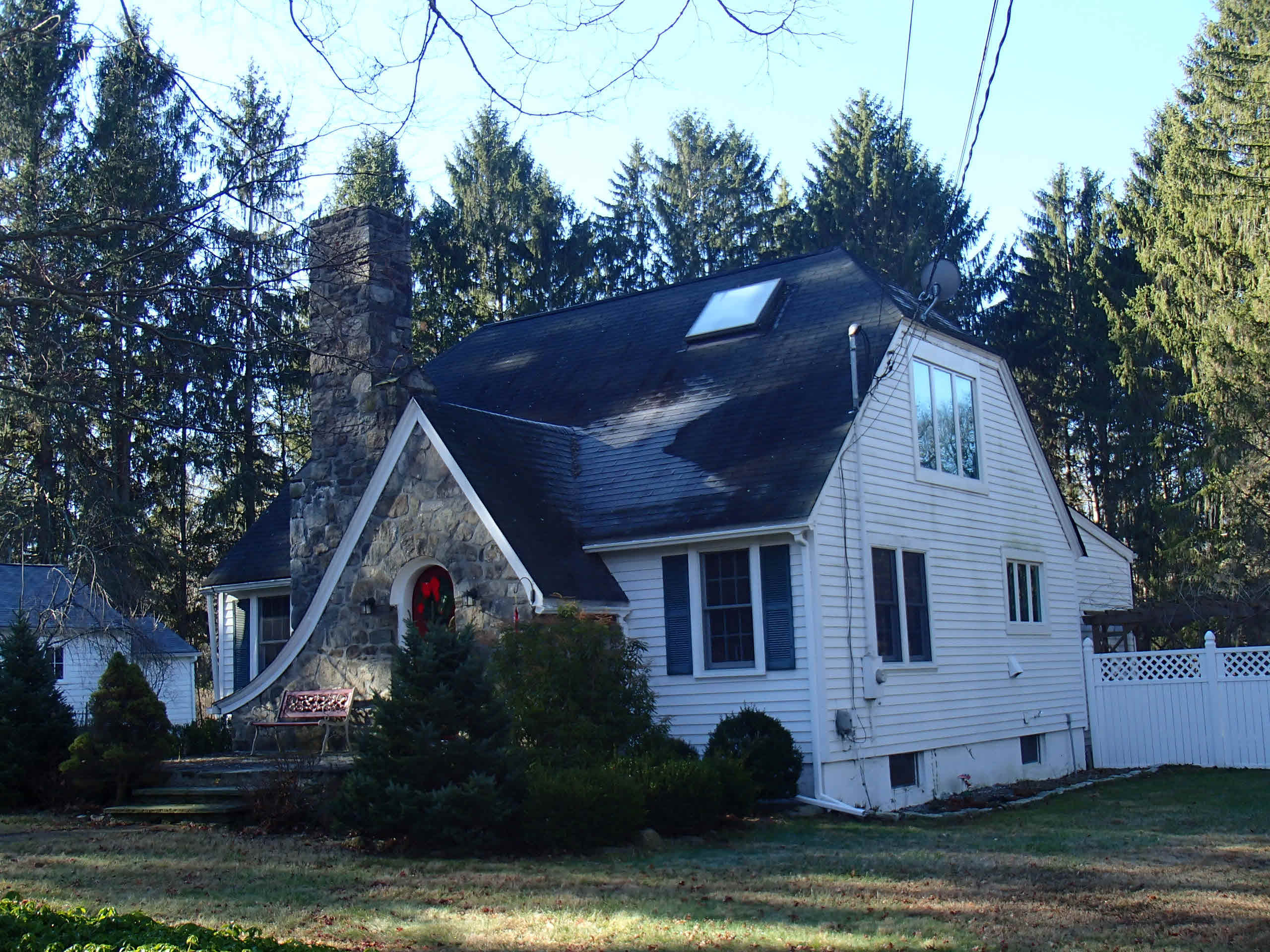 Building photograph for 15 KEELER RD